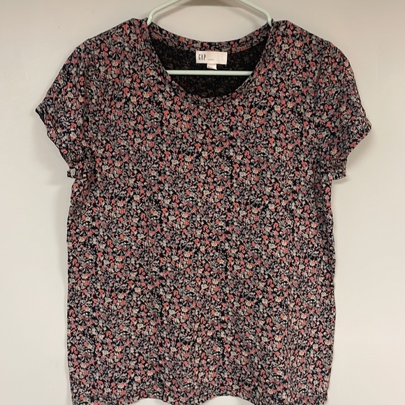 GAP Women's pink & gray floral on black  short sleeve crewneck Tee/ top, L - Picture 2 of 6